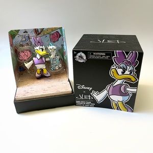 NIB Disney X J. Led Daisy Duck Vinyl Figure by Joe Ledbetter